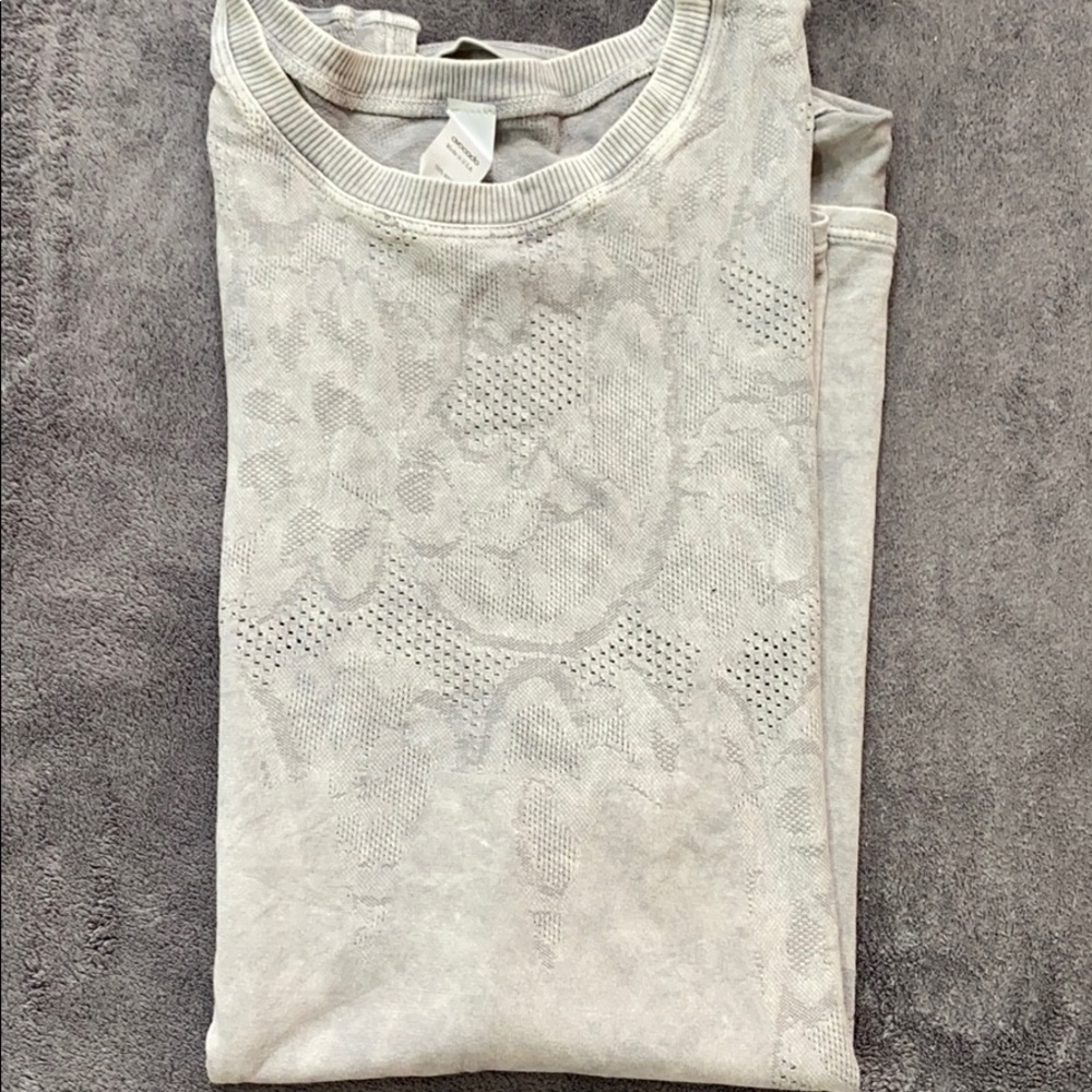Bella lace breezy flower muscle tunic